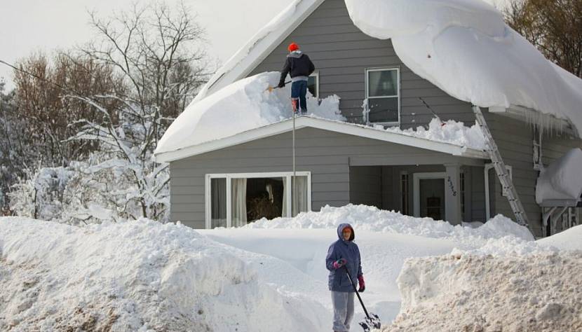 Вес снега на крыше может достигать несколько тонн