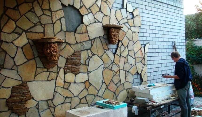 Декорирование стен природным камнем